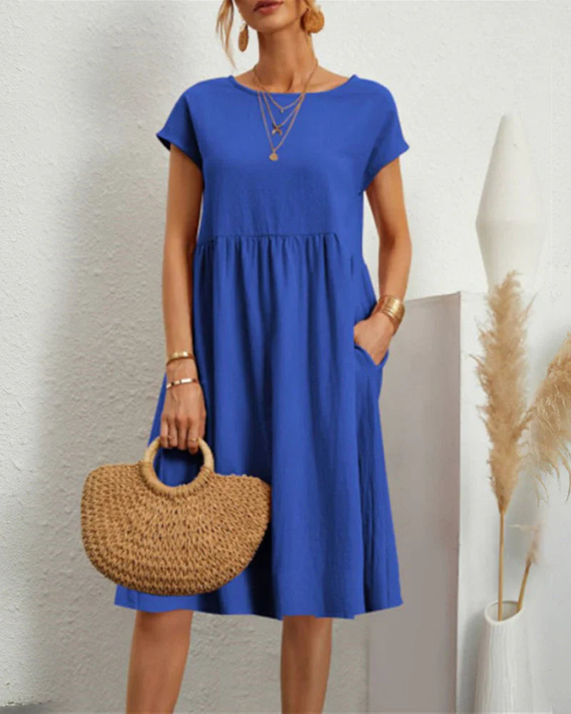 Comfortable midi dress with a round neckline and pockets