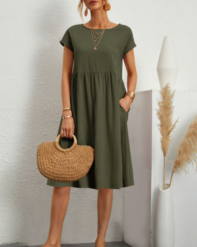 Comfortable - midi dress with a round neckline and pockets