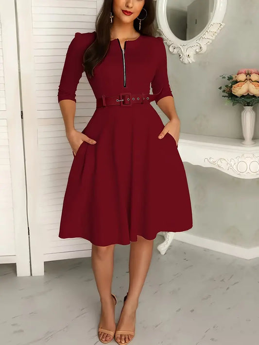 Sofia – dress with a round neckline and a practical zip