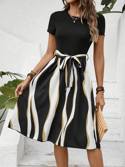 Samantha – Dress with striped print and tie waist for spring and summer