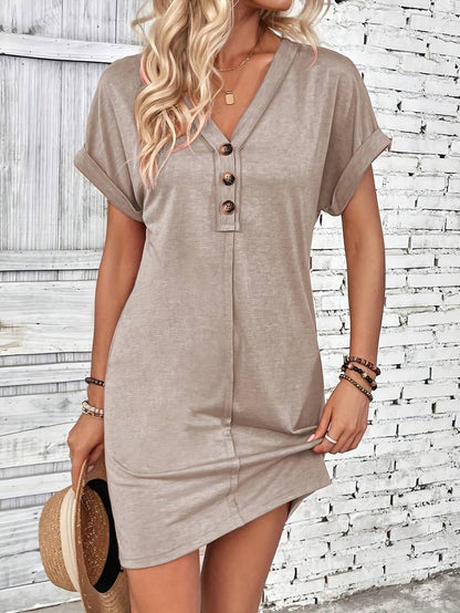 Olivia – dress with v-neck and short sleeves and buttons