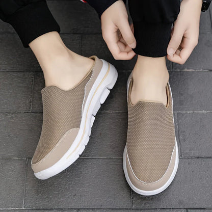 Comfortable men's slippers with breathable material