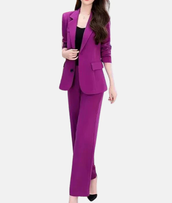 Elegant trouser suit with a tailored blazer