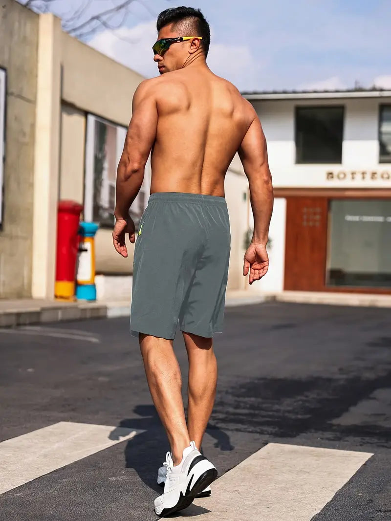 James – breathable shorts with zip pockets