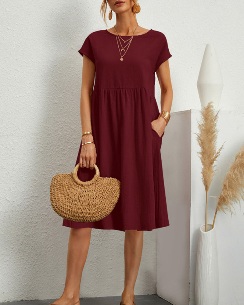 Comfortable - midi dress with a round neckline and pockets