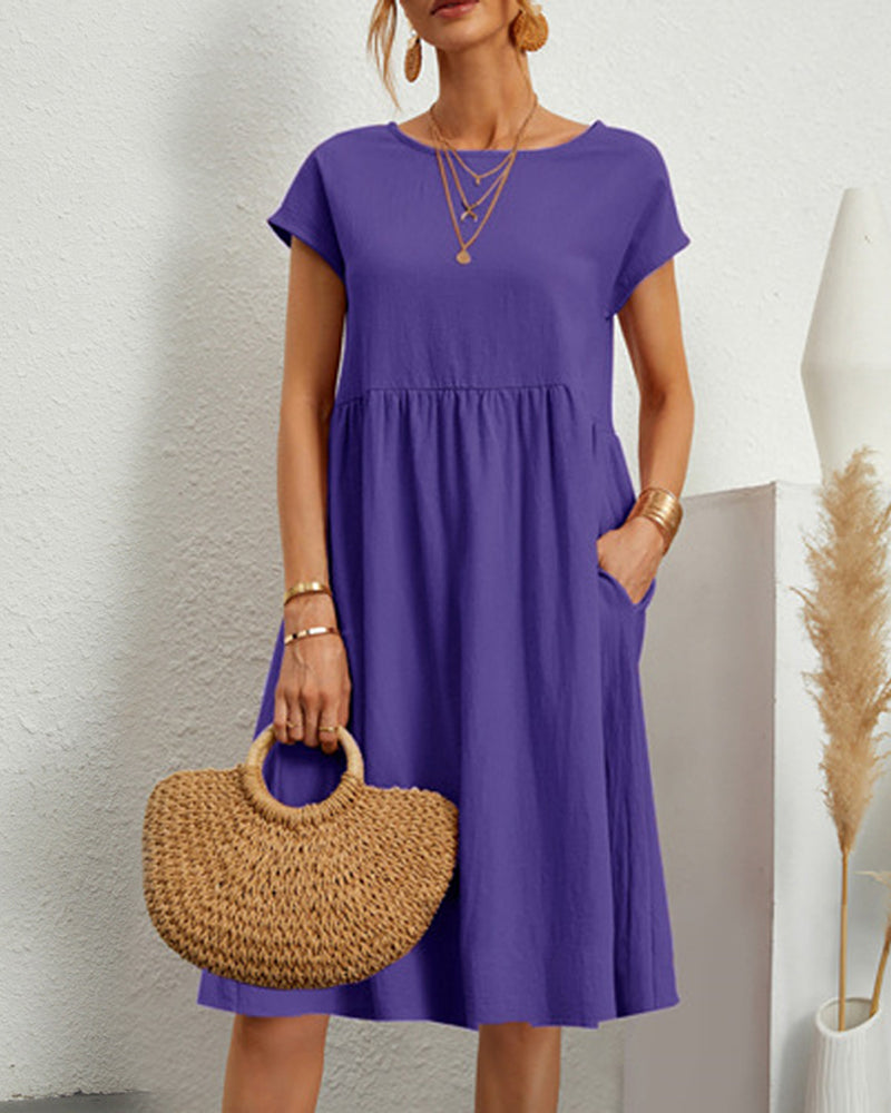 Comfortable - midi dress with a round neckline and pockets