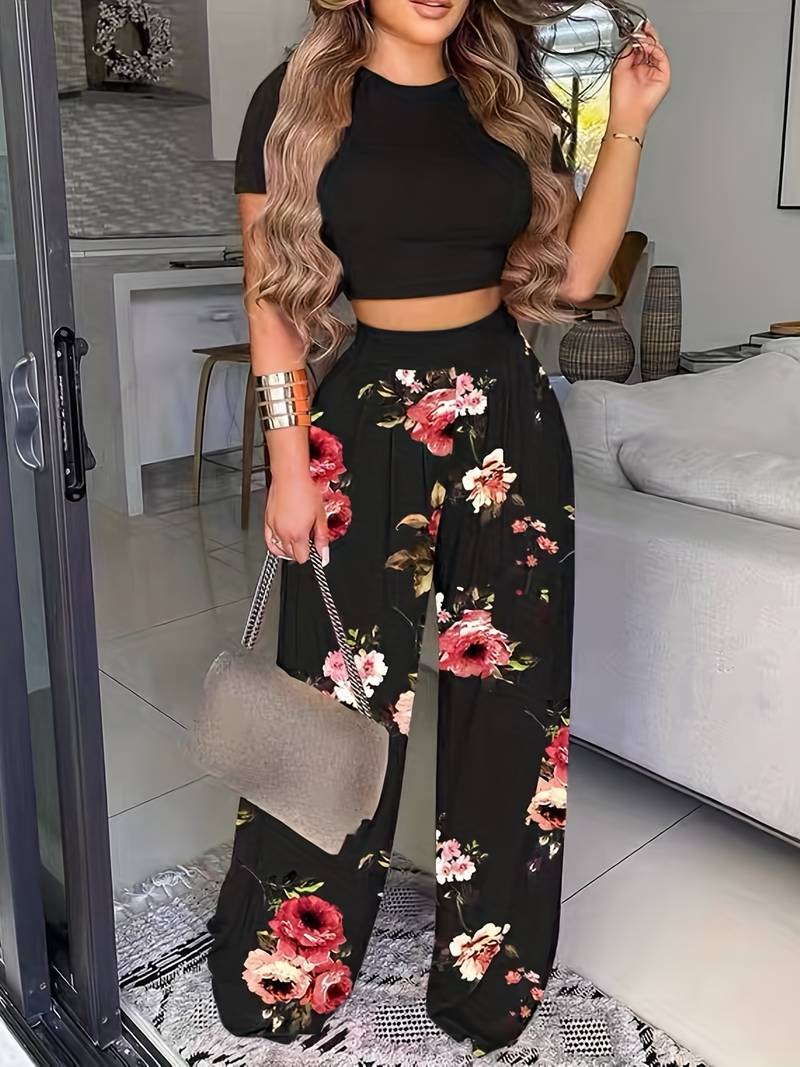 Amelia – summer set consisting of a cropped t-shirt and floral wide-leg trousers