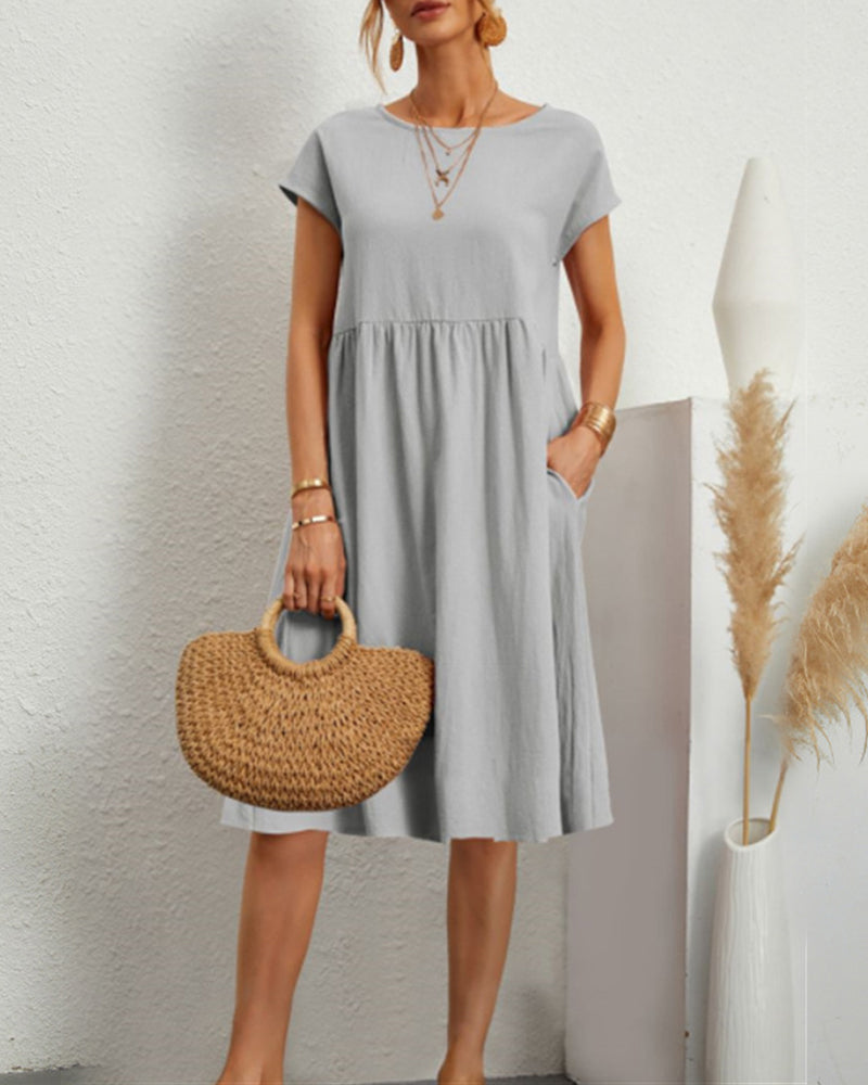 Comfortable - midi dress with a round neckline and pockets