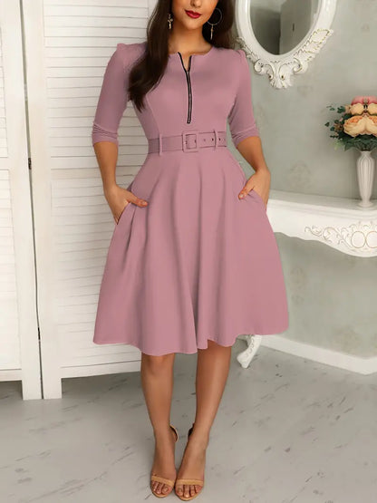 Sofia – dress with a round neckline and a practical zip