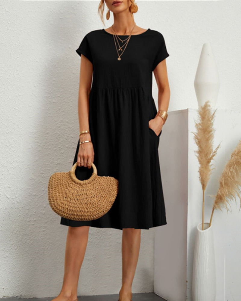 Comfortable - midi dress with a round neckline and pockets