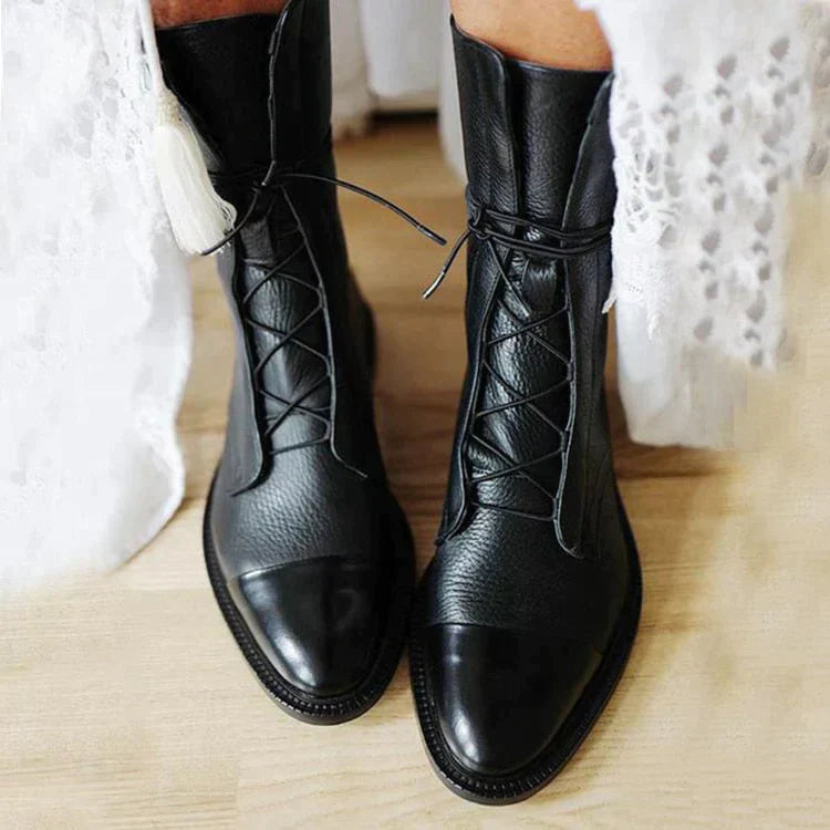 Julia | retro style boots with heels