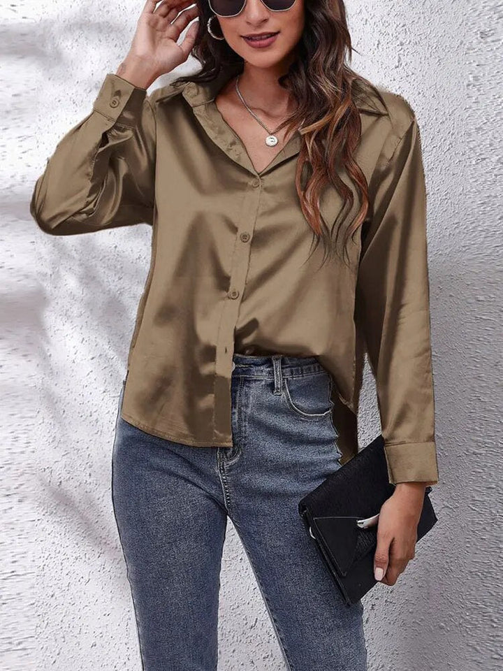 Kendra – versatile and modern satin shirt