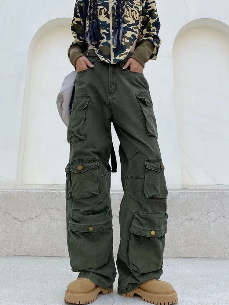 Samira - retro cargo pants with many pockets and wide legs