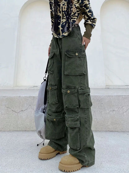 Samira - retro cargo pants with many pockets and wide legs