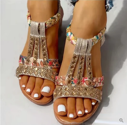 Mia – sandals with a wedge heel