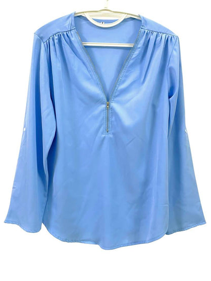 Hazel – casual, ruffled blouse with roll-up sleeves and half zip