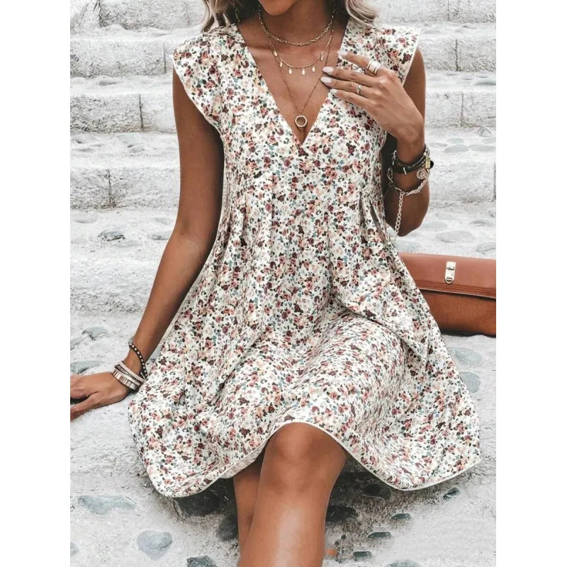 Ava – adorable dress with a round neckline and a floral pattern